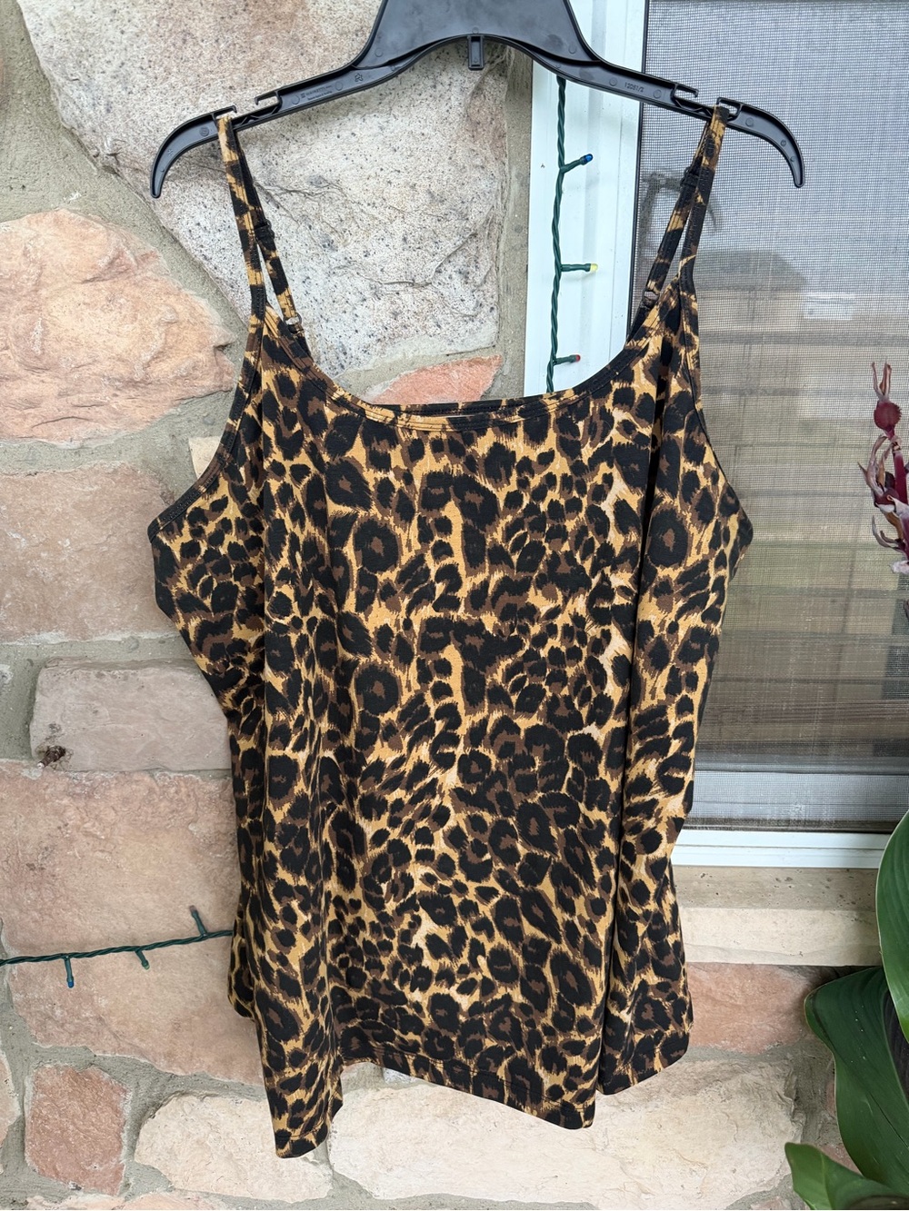 Women’s 26/28 spaghetti strap tank top